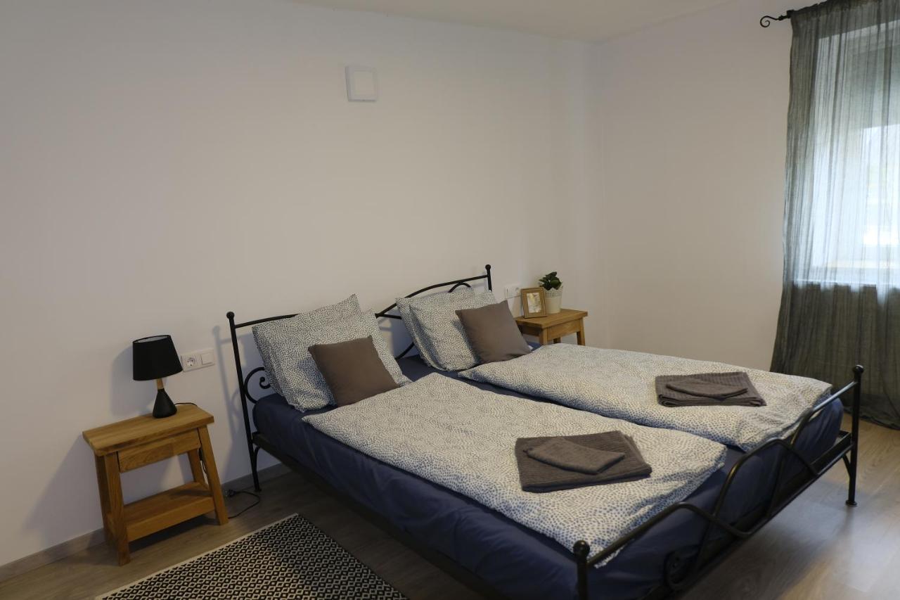 Kajári Apartmanház Balatonfokajar Exterior foto
